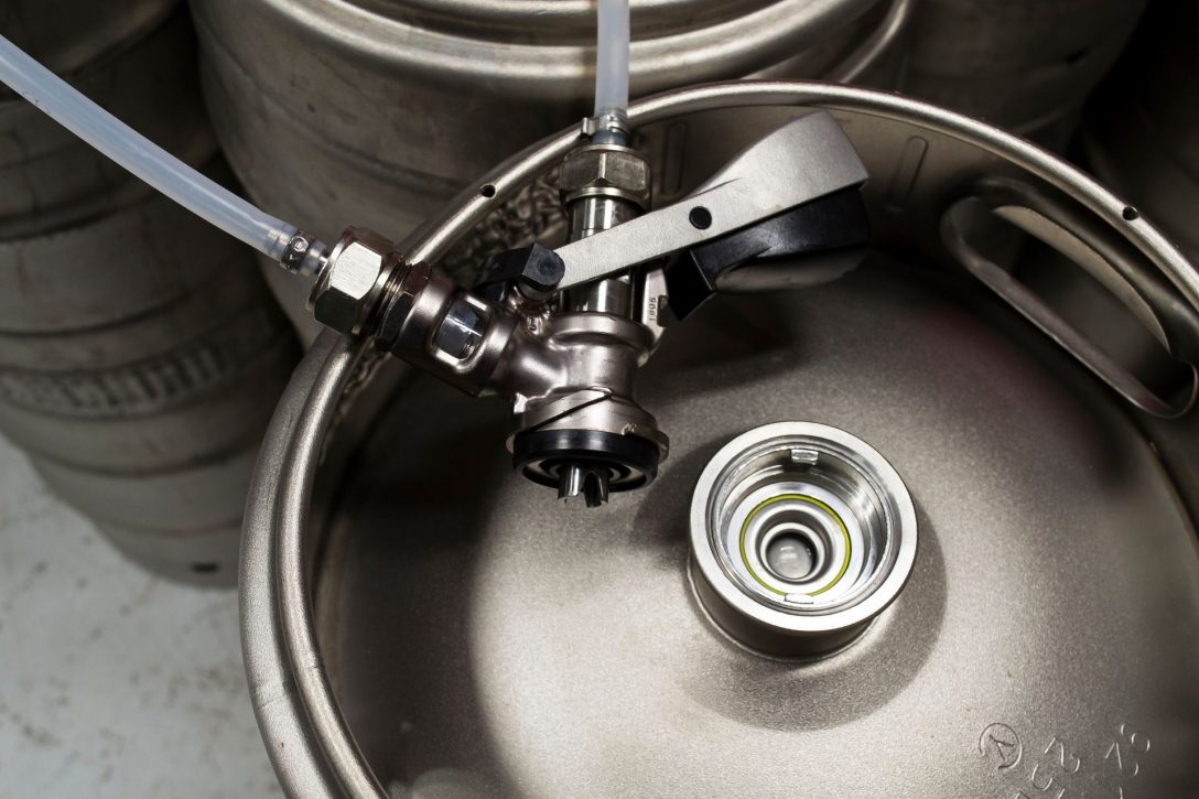 Comment brancher un fût de bière à une tireuse ? | expondo.fr