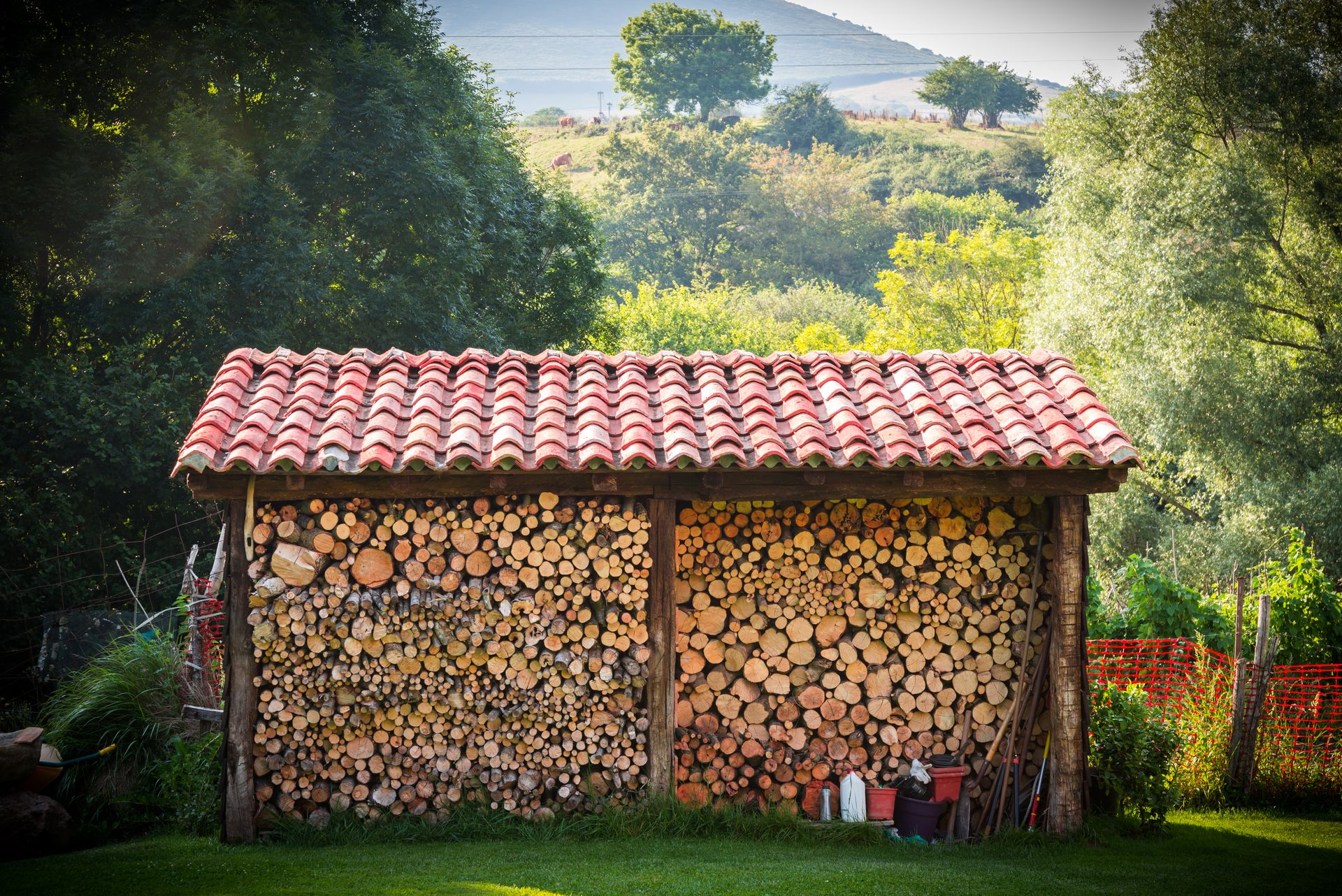 DIY : Comment fabriquer un abri pour le bois de chauffage